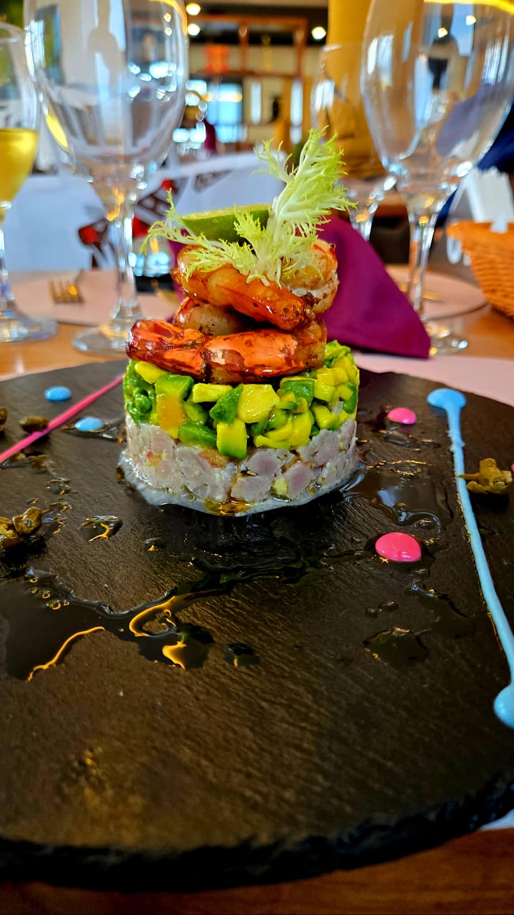 Le kédjénou de pintade au moment du service